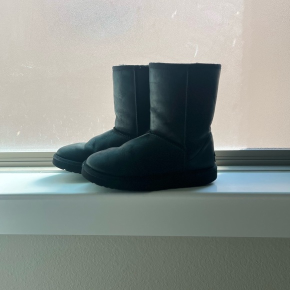 CLASSIC BLACK UGGS SIZE 7 - Picture 4 of 6